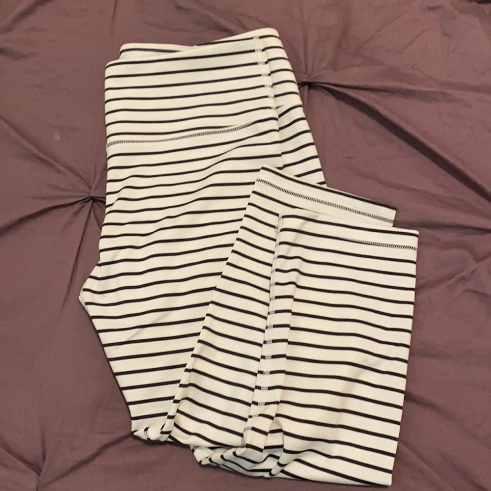 Scorpio Sol Striped Crop Legging